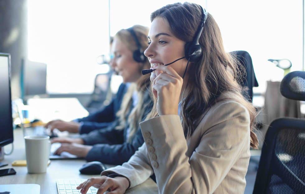 employees in contact center